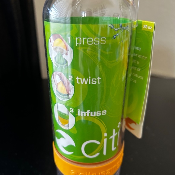 Citrus Zinger Water Bottle  28oz. NWT. - Picture 3 of 6